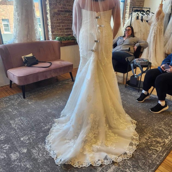 FIRM ON PRICE | Stella York MODEST A-LINE WEDDING DRESS WITH FLORAL LACE - Picture 4 of 5